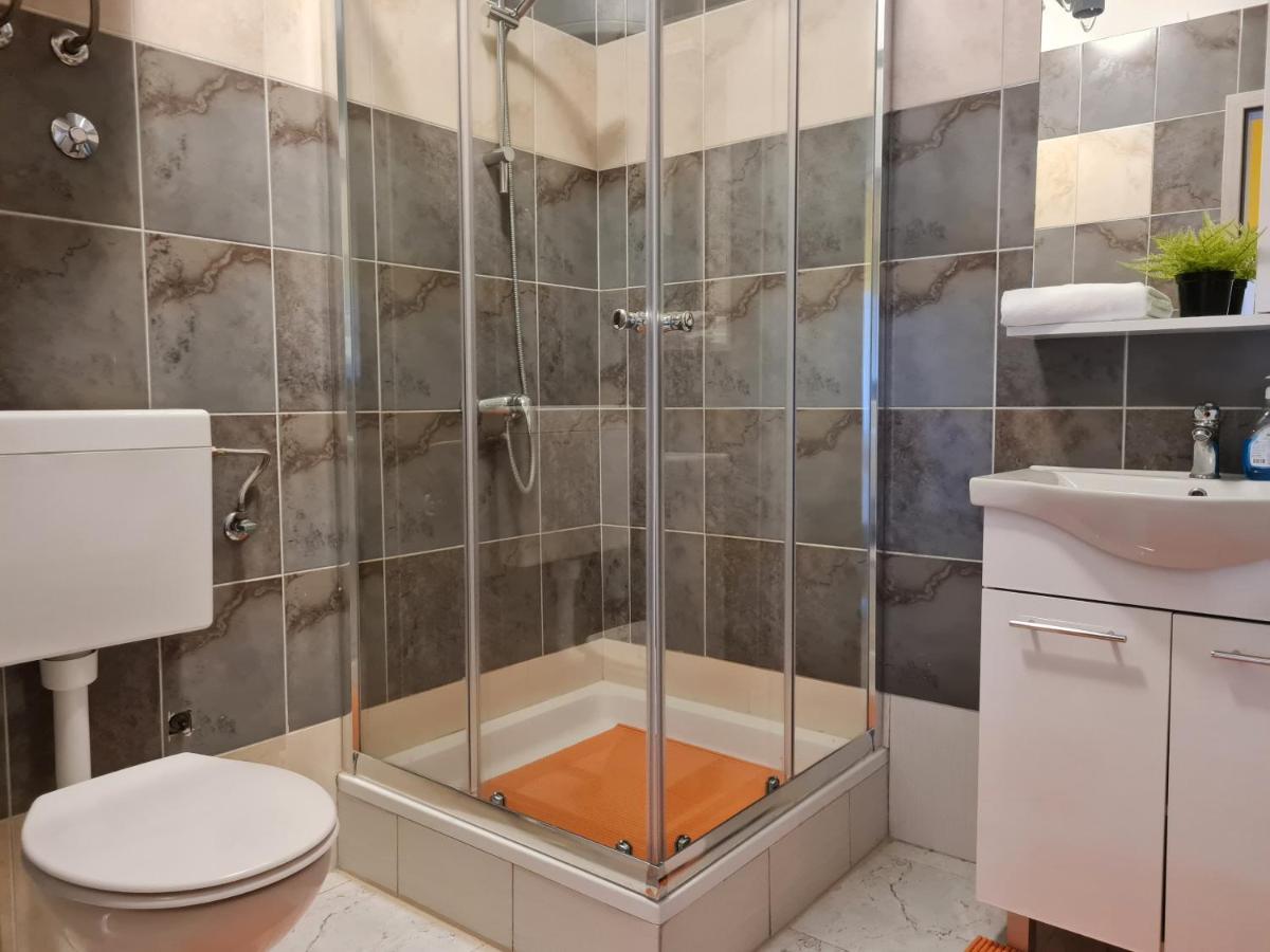 Apartments Dorotea โนวาลยา ภายนอก รูปภาพ