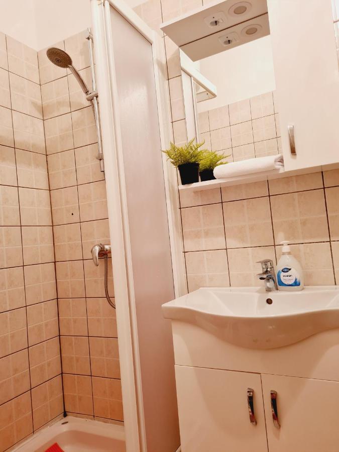 Apartments Dorotea โนวาลยา ภายนอก รูปภาพ